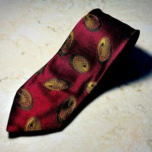 Galtrucco Red and Gold Silk Tie with Classic Pattern